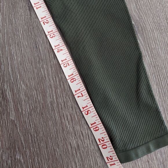 Fabletics Capri Leggings Womens Size Small Green Yoga Gym Activewear Active - Picture 6 of 6